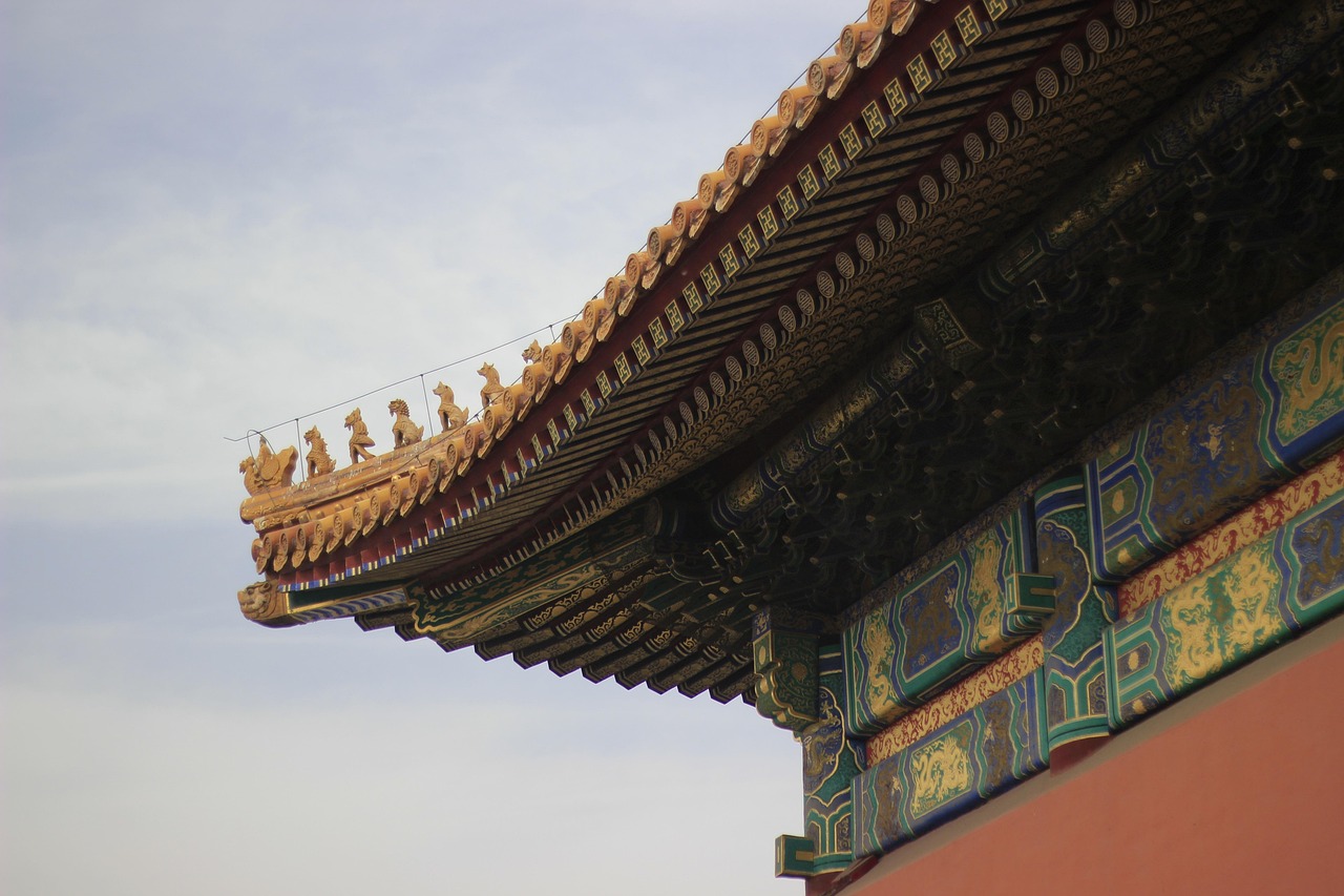 カニ旅行で楽しむフルコースと宿泊温泉の魅力は？