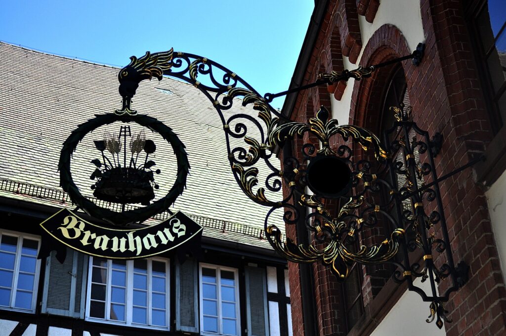 活ガニフルコースが楽しめる旅館は電車で行きやすい？