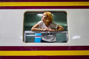 活ガニフルコースを楽しむ男性一人旅の宿予約方法は？