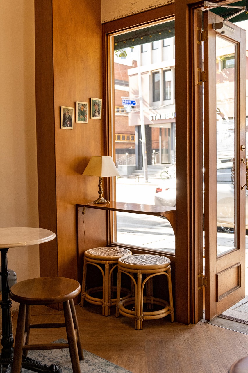 活ガニフルコースが楽しめる宿で焼酎飲み比べが付くのはどこ？