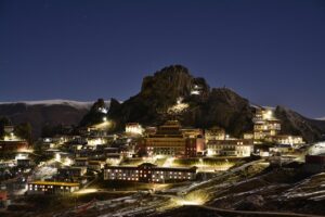 活ガニフルコースを楽しめる夜景見える客室の宿はどこ？