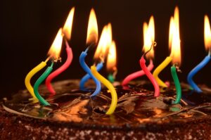 活ガニフルコースが楽しめる宿での誕生日プレートはある？